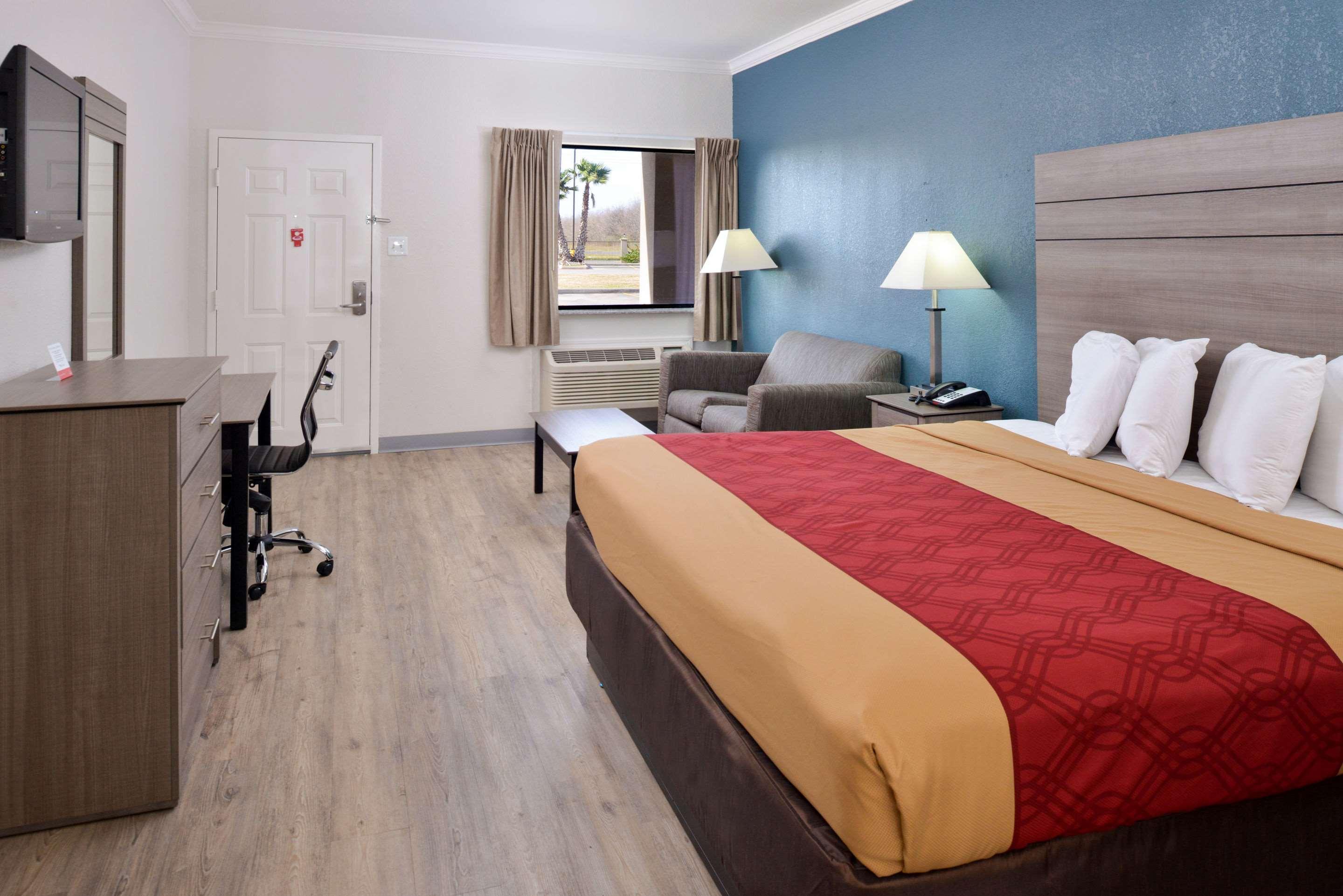 Econo Lodge Inn & Suites Port Arthur Near Sabine Pass Bagian luar foto