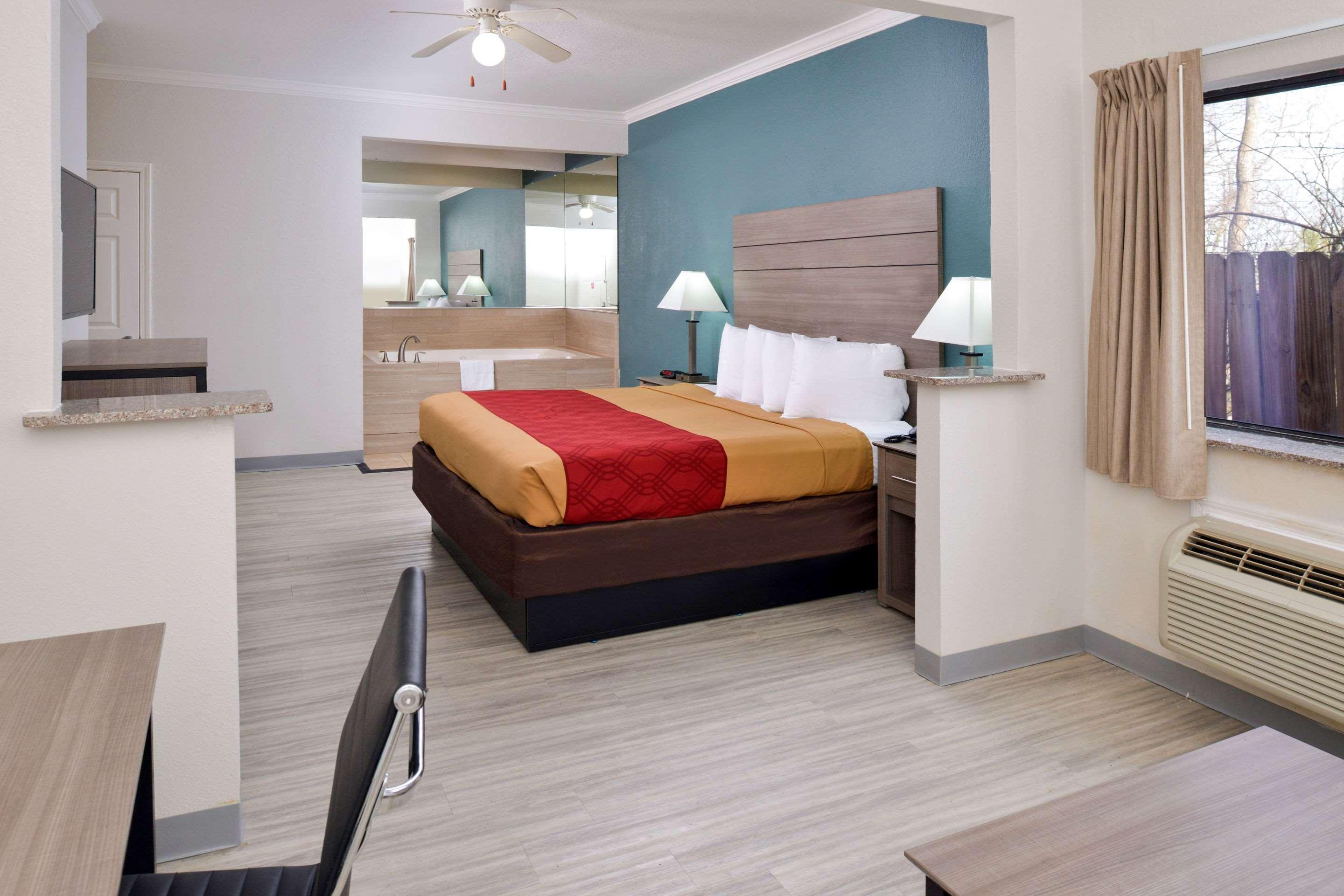 Econo Lodge Inn & Suites Port Arthur Near Sabine Pass Bagian luar foto