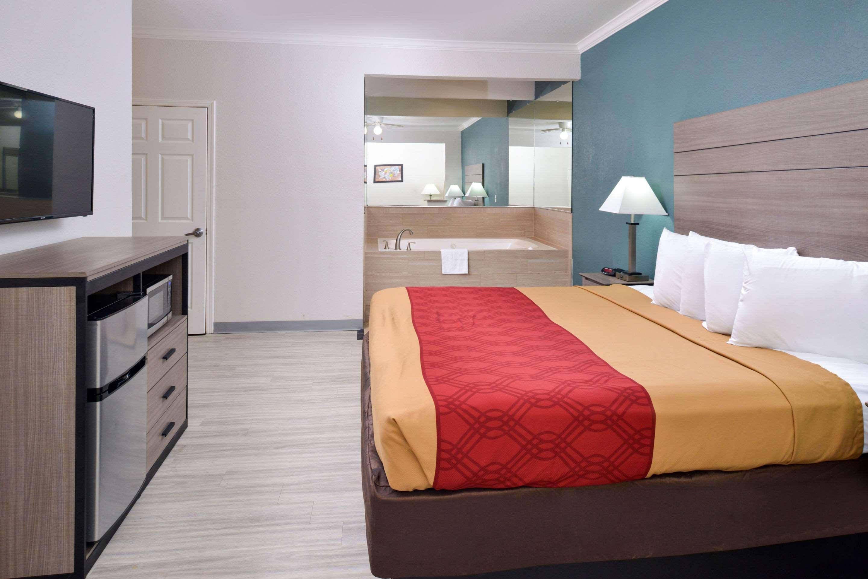 Econo Lodge Inn & Suites Port Arthur Near Sabine Pass Bagian luar foto