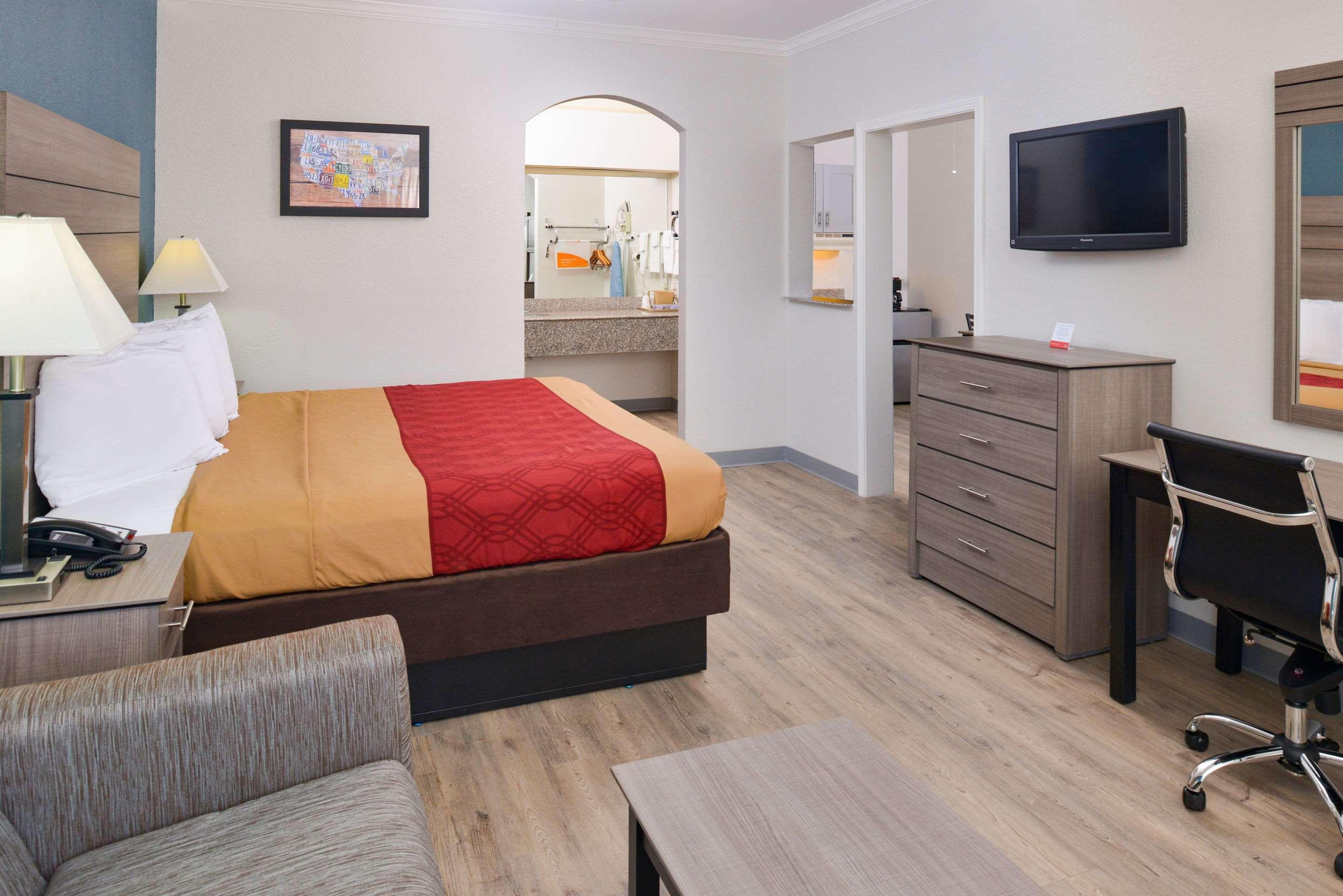 Econo Lodge Inn & Suites Port Arthur Near Sabine Pass Bagian luar foto