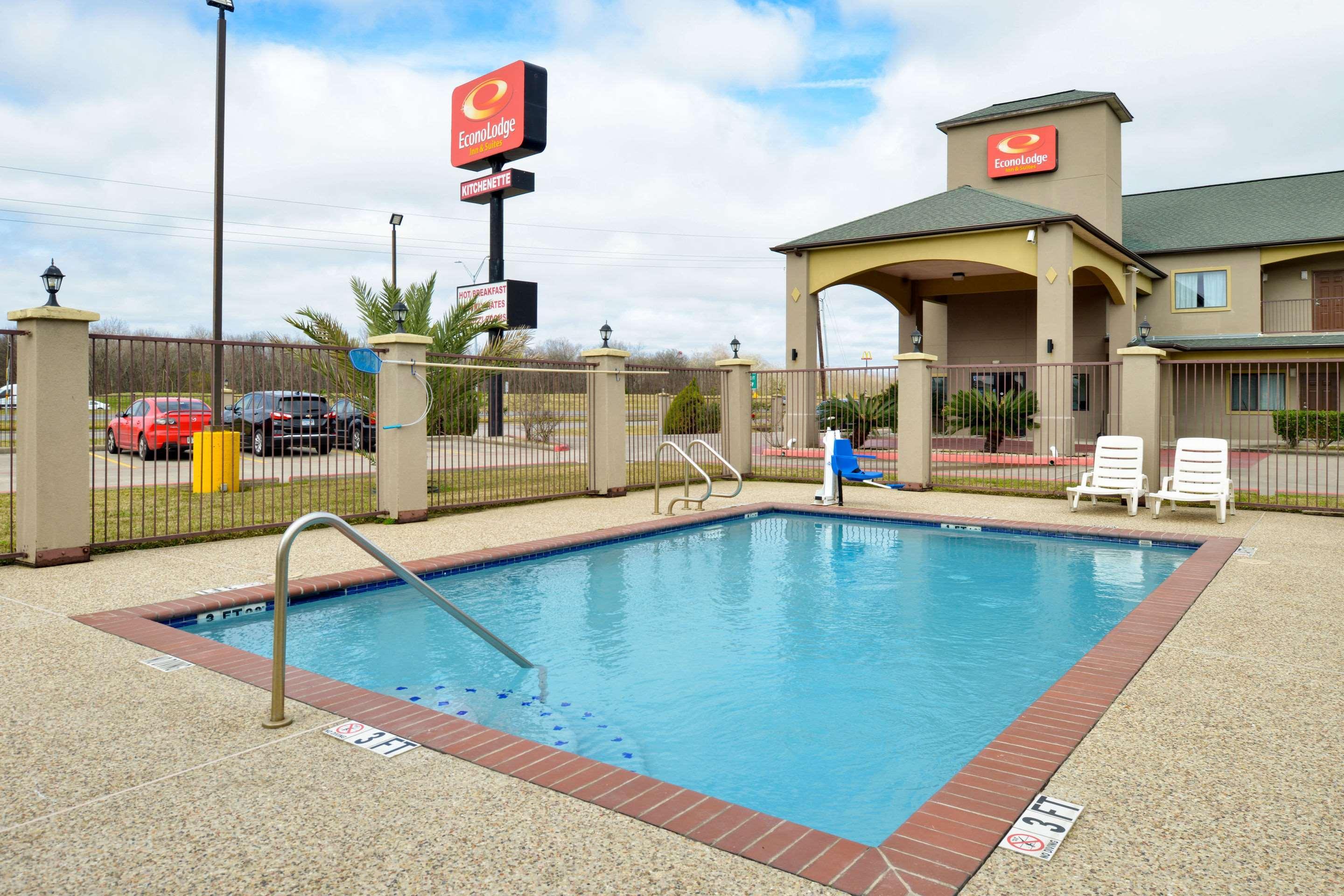 Econo Lodge Inn & Suites Port Arthur Near Sabine Pass Bagian luar foto
