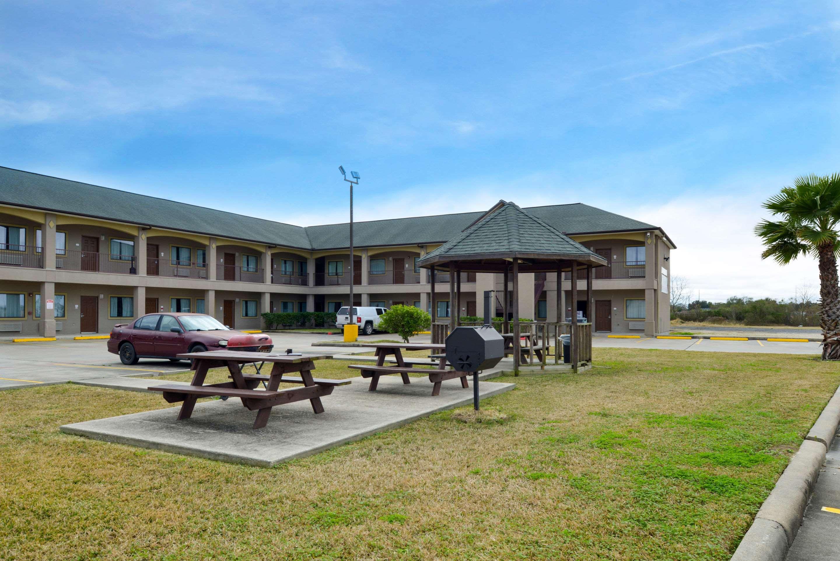 Econo Lodge Inn & Suites Port Arthur Near Sabine Pass Bagian luar foto